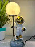 Astronaut Table USB Lamp/Spaceman Bedroom Bedside Light (Golden)