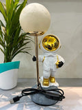 Astronaut Table USB Lamp/Spaceman Bedroom Bedside Light (Golden)